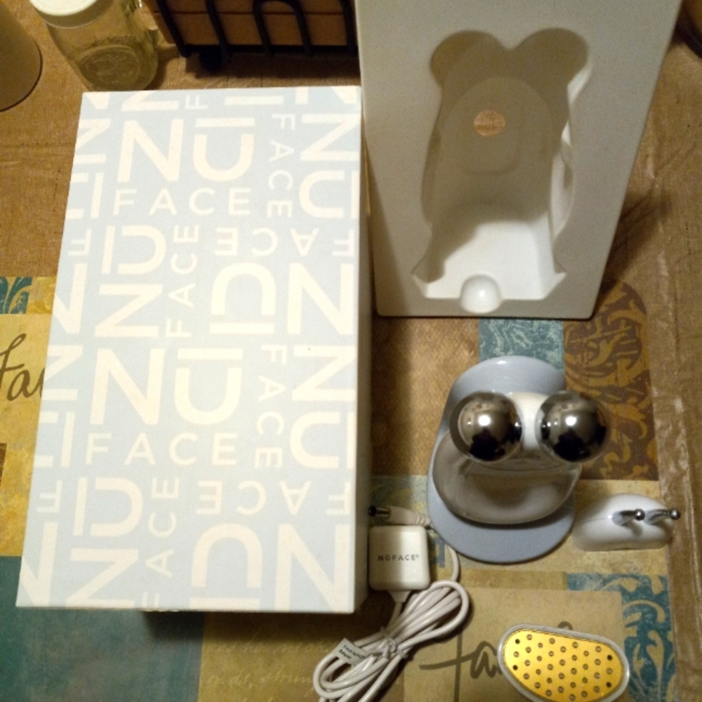 Nuface Facial Contour system